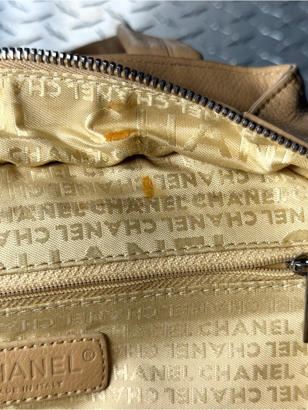 Chanel 2004 Vintage LAX Square Stitch Soft Caviar CC Tote in Beige - Picture 12 of 14